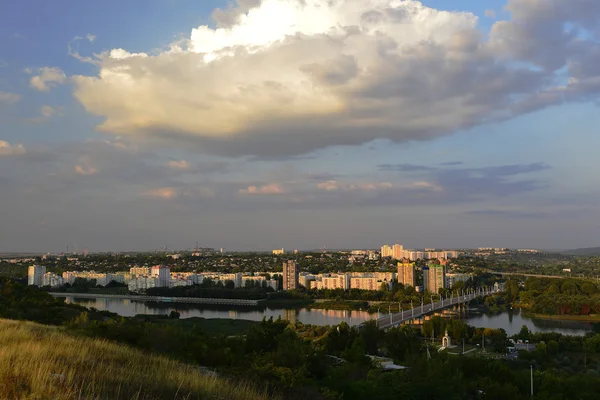 Rybnitsa città in Transnistria, sulla riva sinistra del fiume Dniester — Foto Stock