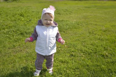 Hayat, sevinç ve hayatın anlamını çiçek çocuk.