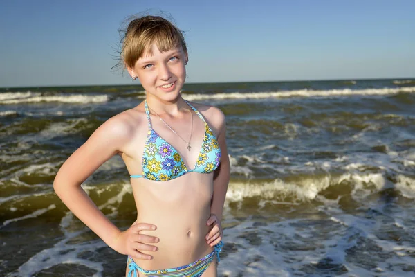 Tiener Jongen Meisje Overgang Van Kindertijd Naar Adolescentie — Stockfoto