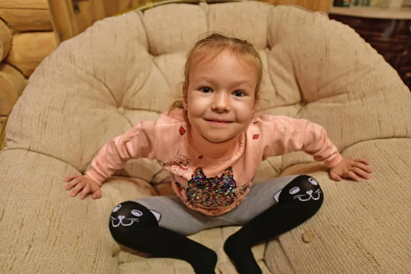 Beautiful Little Girl Big Soft Rocking Chair — ストック写真