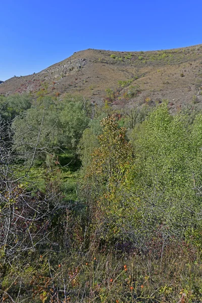 Viaje Otoño Través Las Pintorescas Montañas Hasta Valle Los Deseos — Foto de Stock