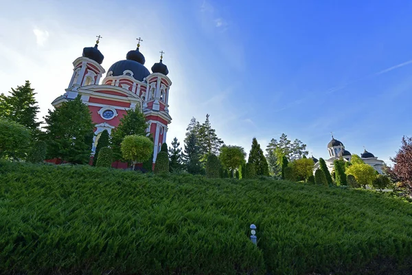 Осенняя Прогулка Церковном Парке Посещение Церкви Религиозное Поклонение — стоковое фото