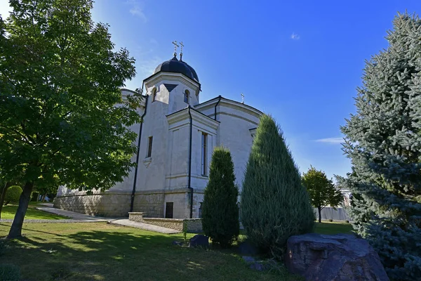 Осенняя Прогулка Церковном Парке Посещение Церкви Религиозное Поклонение — стоковое фото