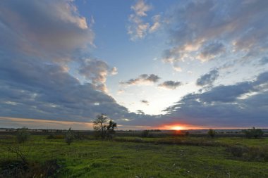 Güzel kırsal alanlar, sonbahar manzaraları ve gün batımları..