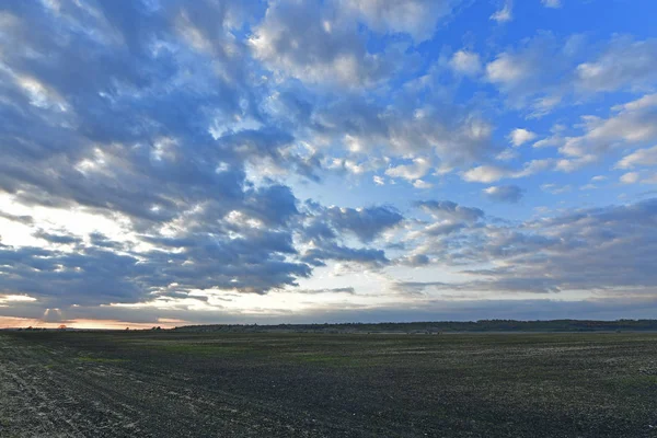 Güzel kırsal alanlar, sonbahar manzaraları ve gün batımları..