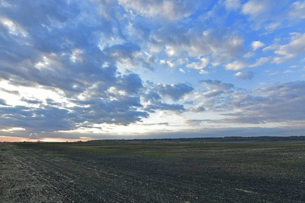 Güzel kırsal alanlar, sonbahar manzaraları ve gün batımları..