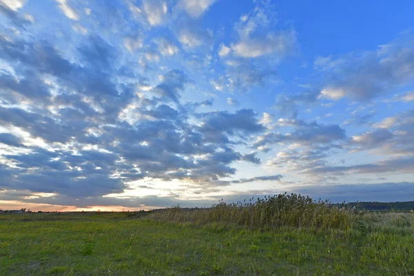 Güzel kırsal alanlar, sonbahar manzaraları ve gün batımları..