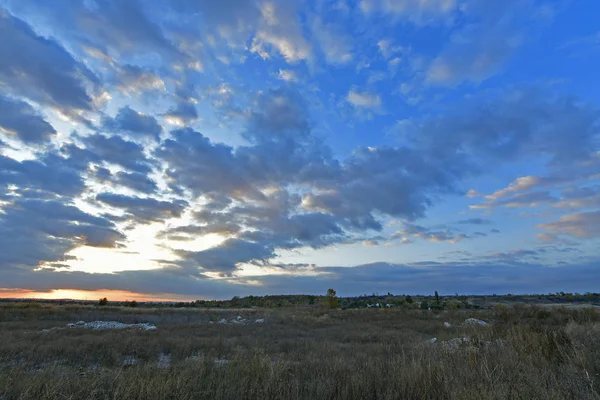 Güzel kırsal alanlar, sonbahar manzaraları ve gün batımları..