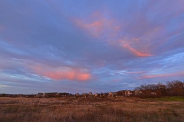 Güzel kırsal alanlar, sonbahar manzaraları ve gün batımları..