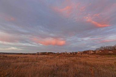 Güzel kırsal alanlar, sonbahar manzaraları ve gün batımları..