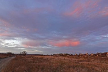 Güzel kırsal alanlar, sonbahar manzaraları ve gün batımları..