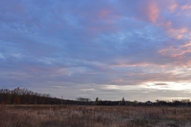 Güzel kırsal alanlar, sonbahar manzaraları ve gün batımları..