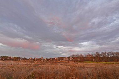 Güzel kırsal alanlar, sonbahar manzaraları ve gün batımları..
