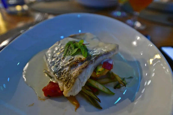 Comida Sabrosa Saludable Hermoso Restaurante Que Sirve Diferentes Platos —  Fotos de Stock