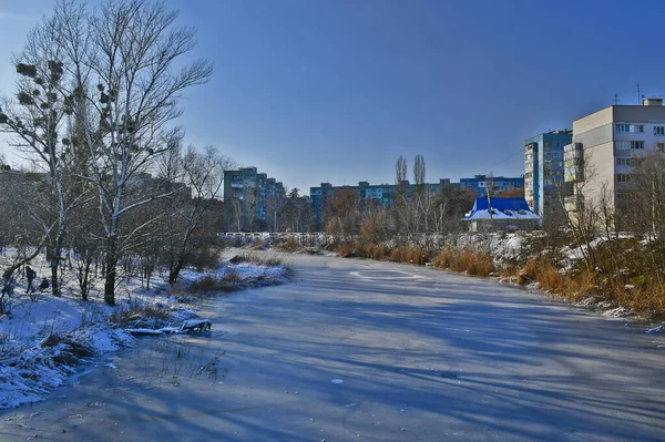 都市レジャーパークの冬の風景 — ストック写真
