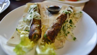 Lezzetli, güzel servis edilen restoran yemekleri..