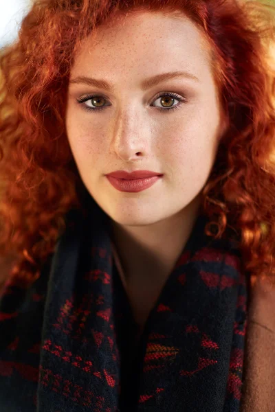 Portret van redhead vrouw — Stockfoto