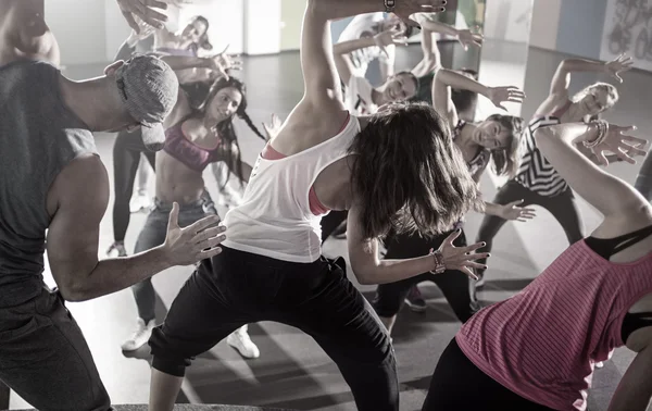 Grup dansçılar fitness eğitimi — Stok fotoğraf
