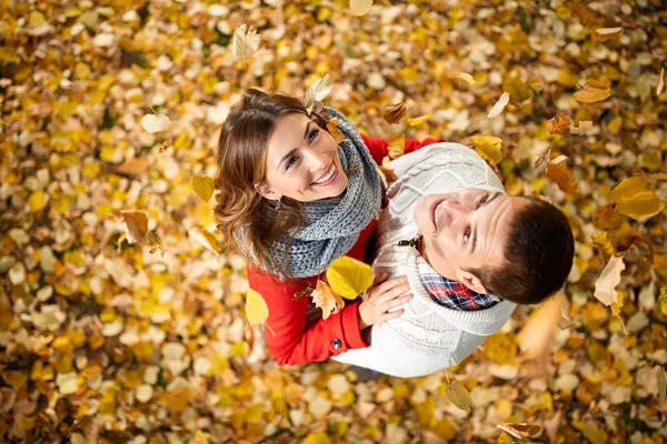 Bovenaanzicht van gelukkige vrouw en man verliefd — Stockfoto