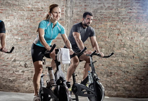 Entrenamiento de ciclismo para jóvenes — Foto de Stock