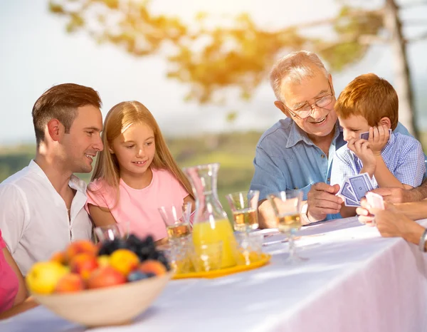 Leisure time family in countryside — Stock Photo, Image