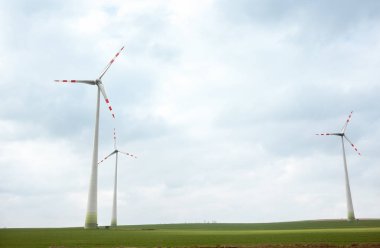 Yel değirmenleri ile Rüzgar istasyonu