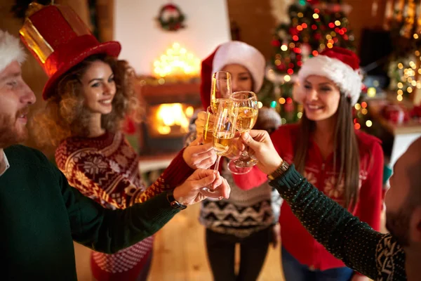 Glazen voor Champagne, roosteren — Stockfoto