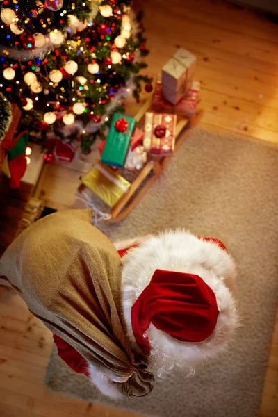 Weihnachtsmann brachte Geschenke für Weihnachten — Stockfoto