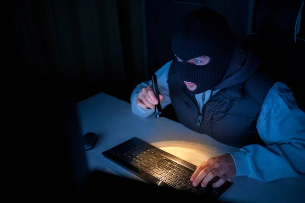 Hacker dief computer — Stockfoto