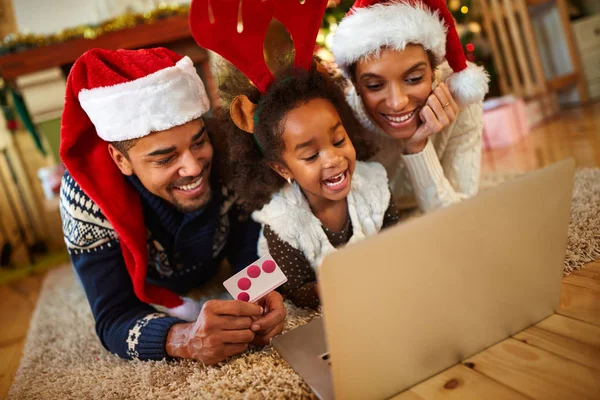 Afro African family realize Christmas shopping online — Stock Photo, Image