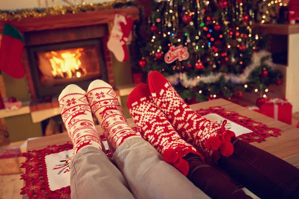 Deux paires de chaussettes de Noël - concept — Photo