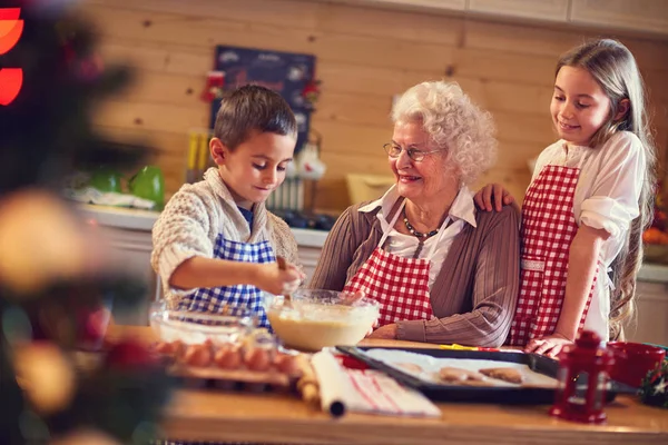 Baking xmas cookies with grandmother on Christmas — Stock Photo, Image