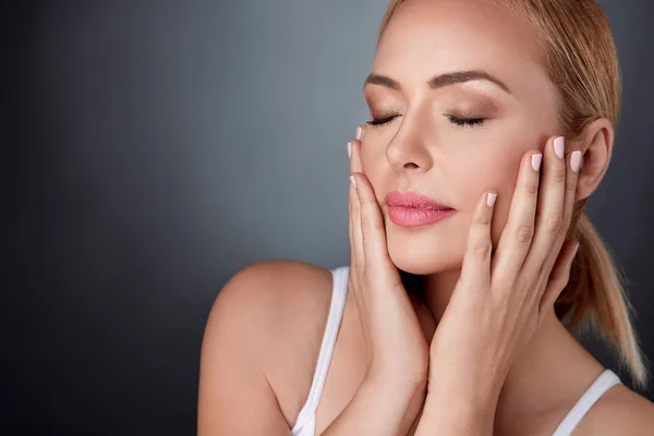 Middle aged woman touching her face perfect skin — Stock Photo, Image