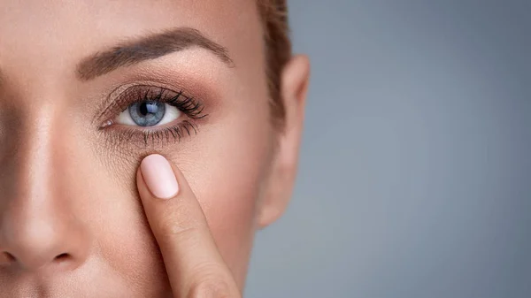 Arrugas alrededor de los ojos —  Fotos de Stock