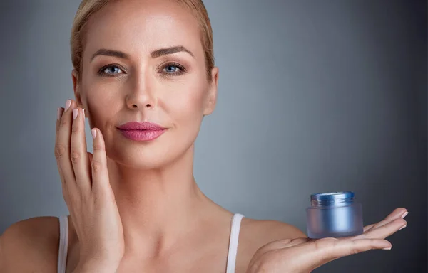 Nourished woman with cream — Stock Photo, Image