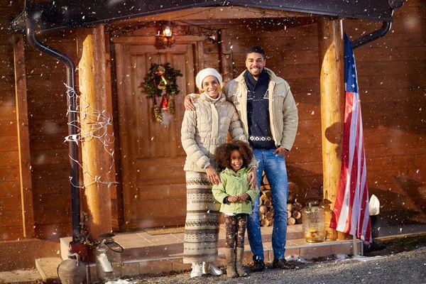 Afro American family standing front wooden house — Stock Photo, Image