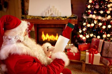 Çocuk evin dış dekorasyon anne yardımcı olur.