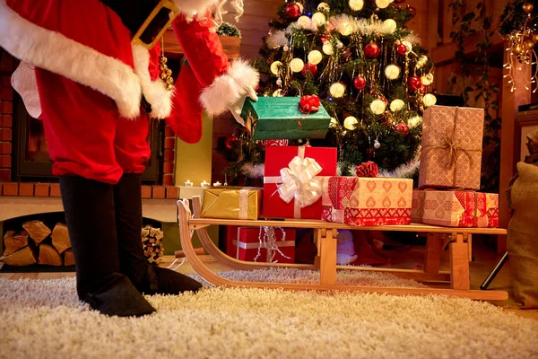 Regalos en cajas en trineo, concepto — Foto de Stock