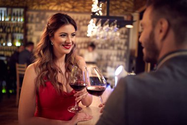 Çekici kız tost gece adamla clu