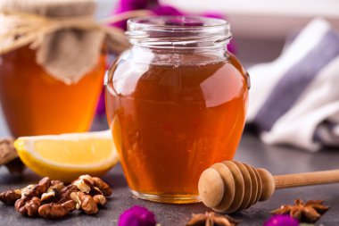 Cam Kavanoz içinde altın bal