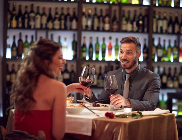 Chat with good wine in restaurant — Stock Photo, Image