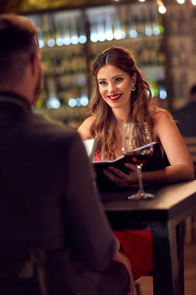 Serata romantica al ristorante — Foto Stock