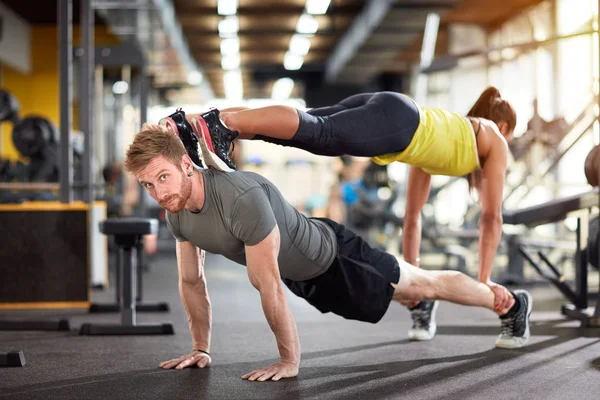 Allenamento fitness di coppia — Foto Stock