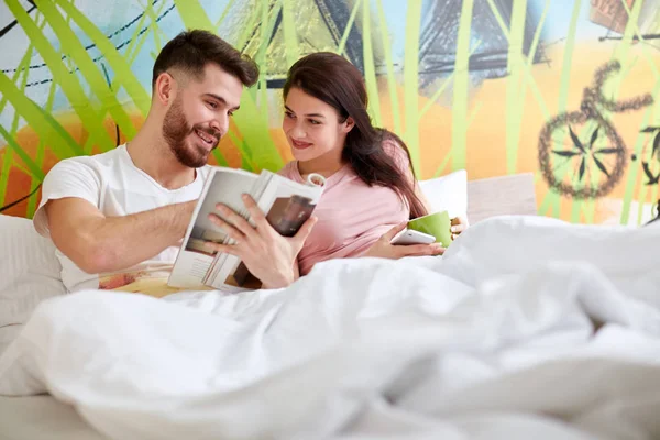 Pareja por la mañana en mal estado —  Fotos de Stock