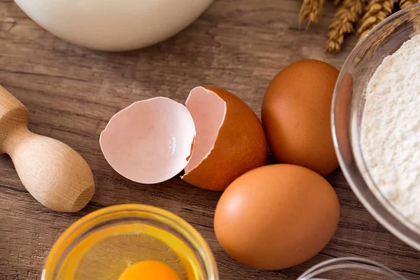 Fresh eggs for baking ingredient — Stock Photo, Image
