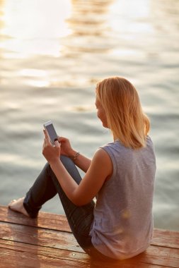 Bayan telefon arıyorum dock