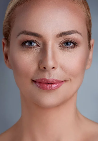 Retrato de Mulher de Idade Média — Fotografia de Stock