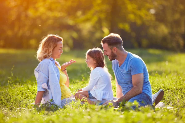 Mom with daughter and husband together — Stock Photo, Image