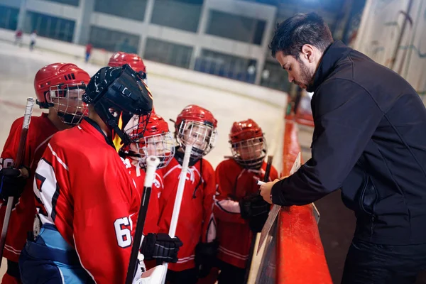 Tactics coach in game hockey in ice — Stock Photo, Image