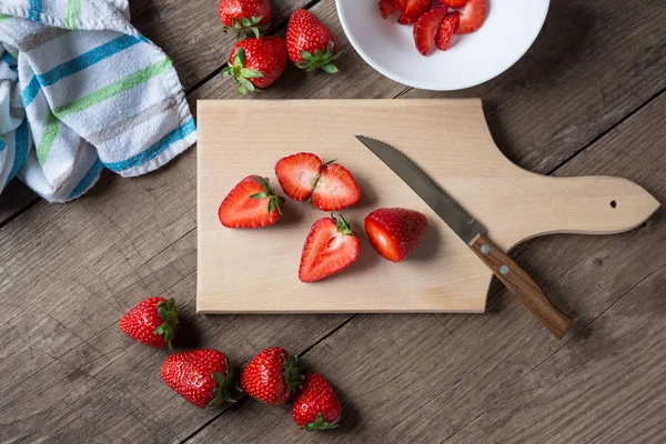 Taze organik doğranmış çilek